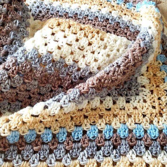 Crochet BABY BLANKET AFGHAN Lap Granny Square 30"x 30" Beige Blue Gray Brown New - Picture 12 of 13